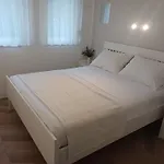 Springjoy Apartment *